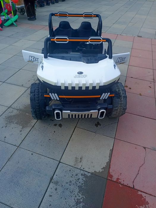 Jeop moshincha sotiladi rangi oq