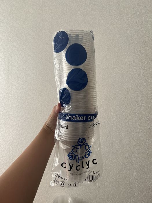 Прозрачный стакан с крышкой