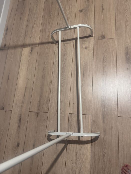 Продам металлическу вешалку