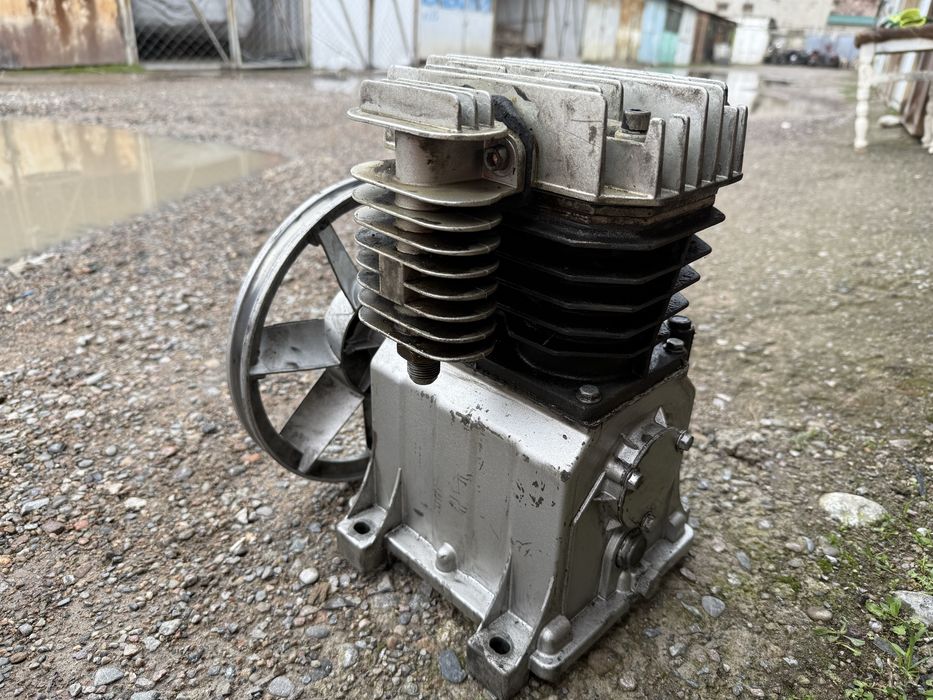 * головка для воздушного компрессора 2-х поршневая в хорошем состоянии