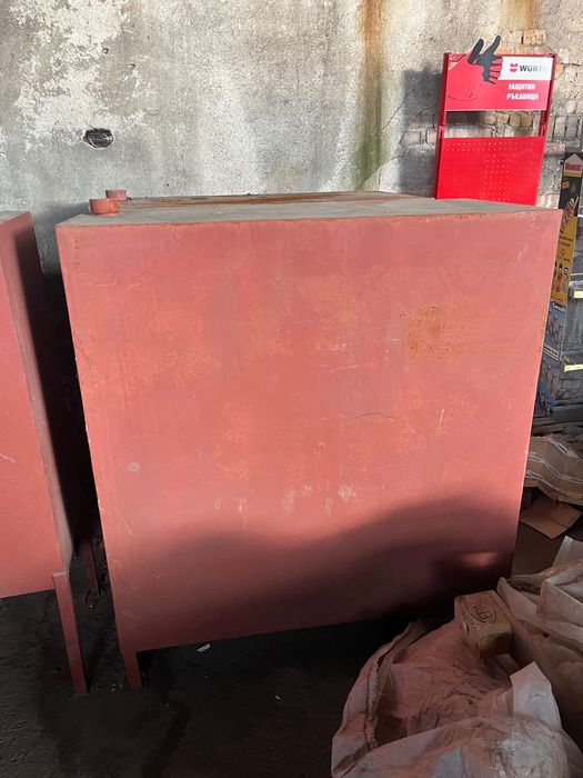 Метални варели по 1 тон всеки