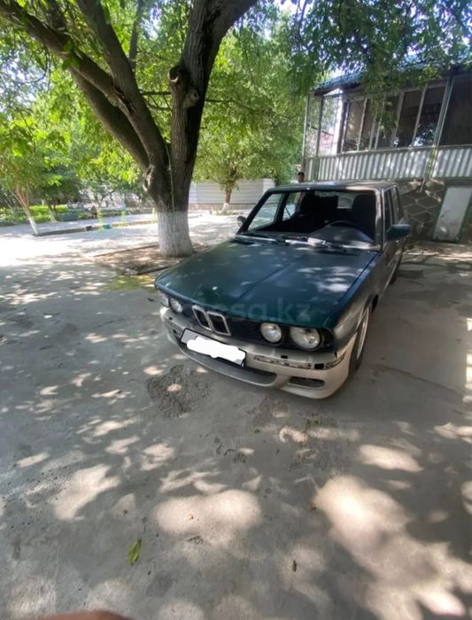 БМW E28 1986г     .