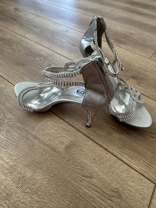 Продавам чисто нови токчета