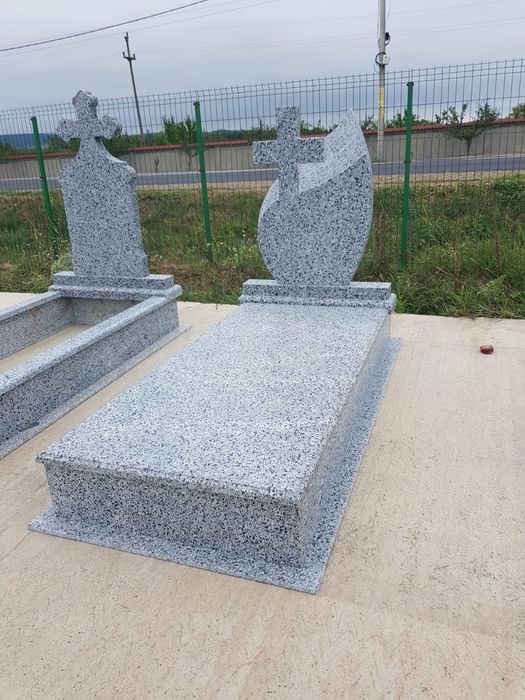 Vând/realizez monumente funerare și  răstigniri la cele mai bune pretu
