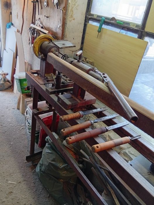 Струг за изработка на дървени крака за маси,спални-дръжки от дърво