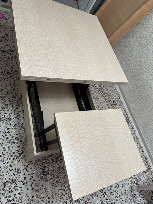 Продам стол для гостиной