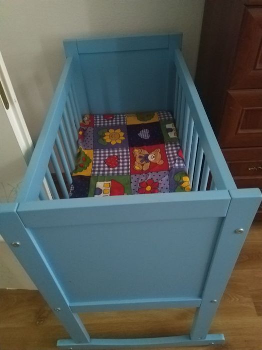 Pătuț pt bebeluși cu sistem de legănare