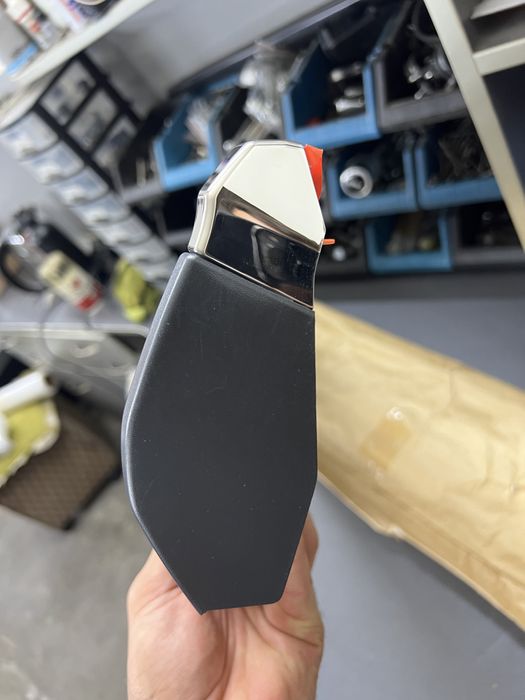 Новый молдинг двери Toyota Highlander