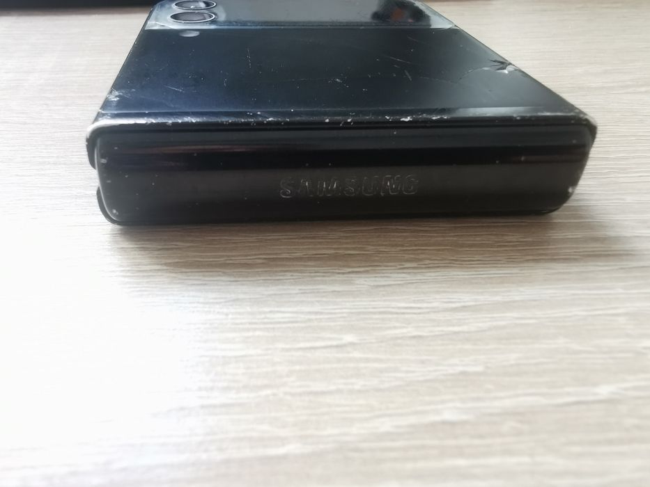 Samsung galaxy Z flip 3