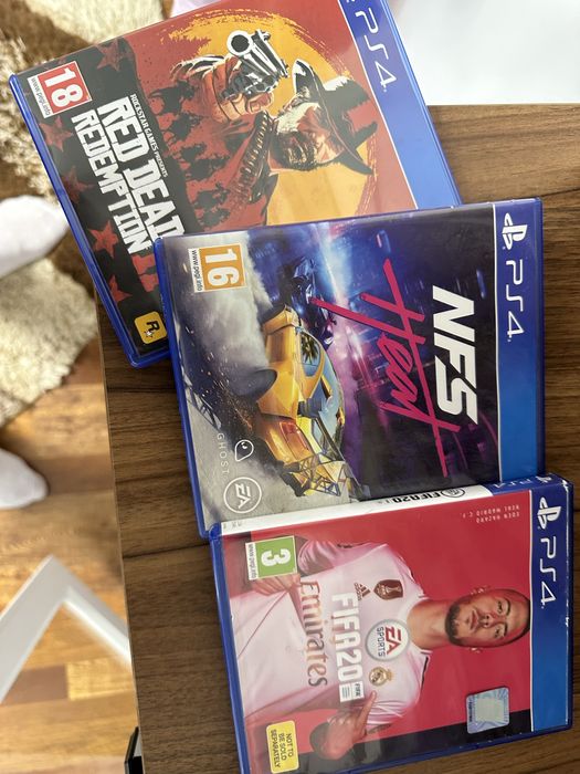 Play station 4 pro 1TB