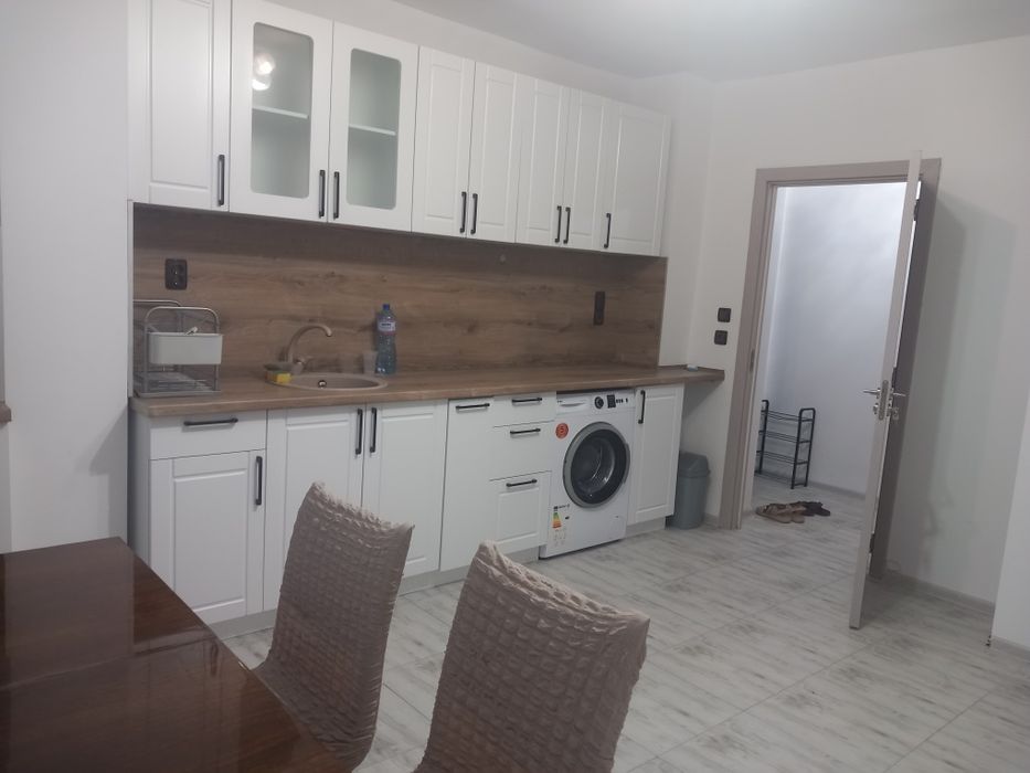 Дава се под наем Тристаен апартамент в Кърджали, Център - 75 кв.м за 285.6 € - Снимка #3