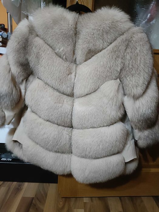 Vând haina de blană vulpe naturala