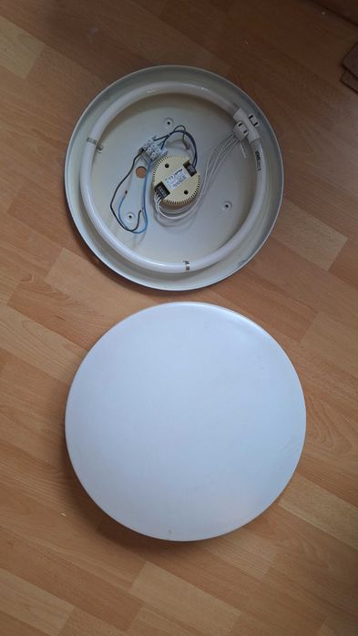 Corp de iluminat cu tub fluorescent circular