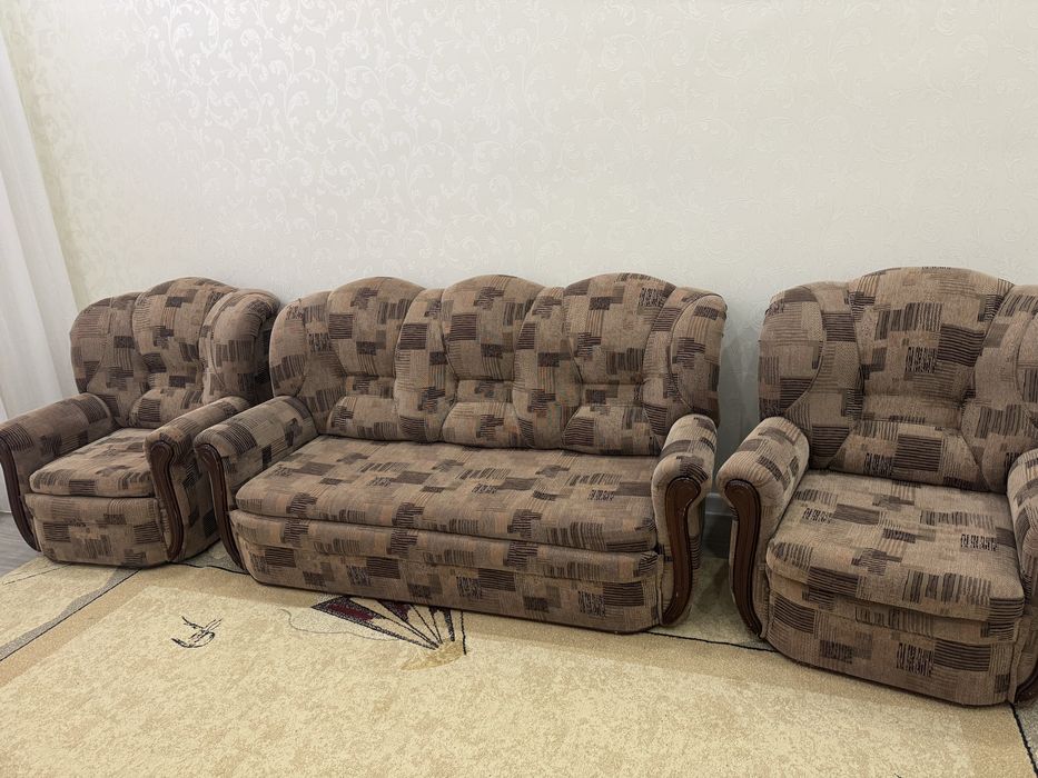 Диван мен екі кресло