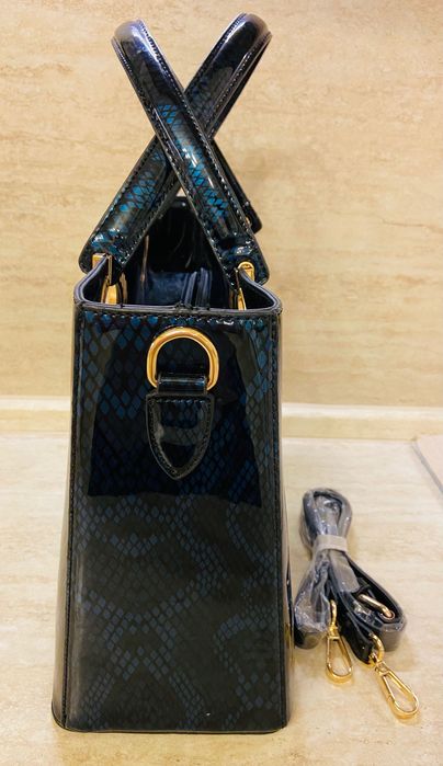 Шикозна Дамска чанта ( лачена) ...