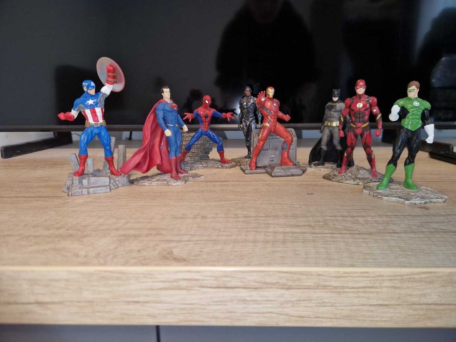 Колекция супергерои фигурки Marvel и DC – отлично състояние