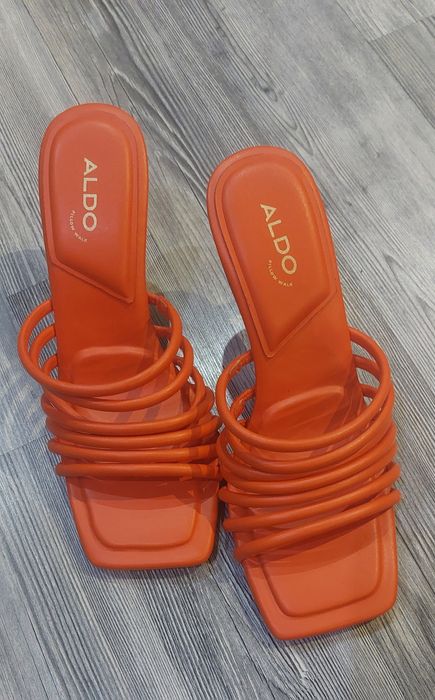 Дамски сандали на ток