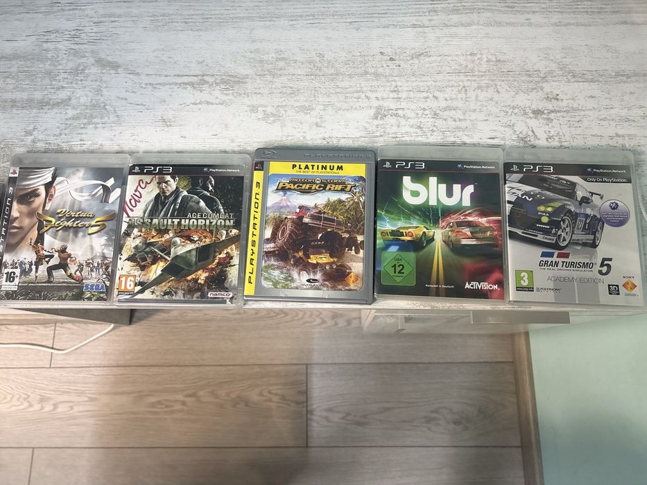 Продавам 5 игри за Playstation 3. Общо за всички 70 евро. Първата игра-10 евро,втората-10 евро,третата-10 евро,четвъртата-20 евро,петата-20 евро