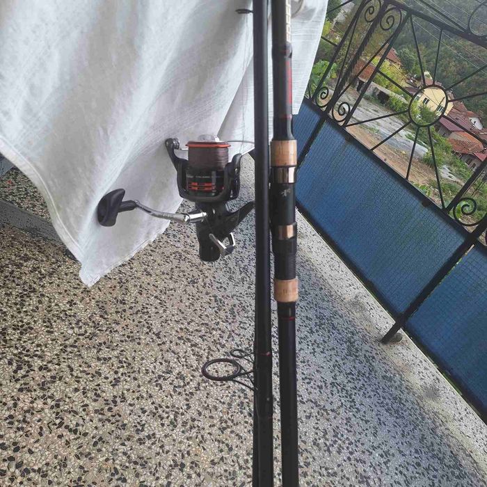 Коплект 2 броя въдици Осако 3.5 либри и 2 броя макара Делфин