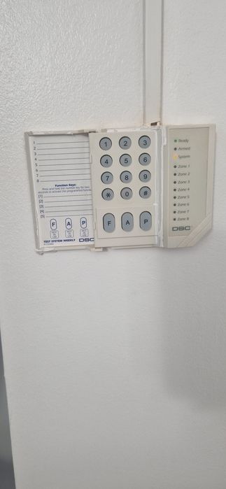 Sistem video
Pret 2500 ron
Sistem supraveghere video cu senzori de miscare si alarma complet functional..inchid salonul si nu mai am ce face cu e