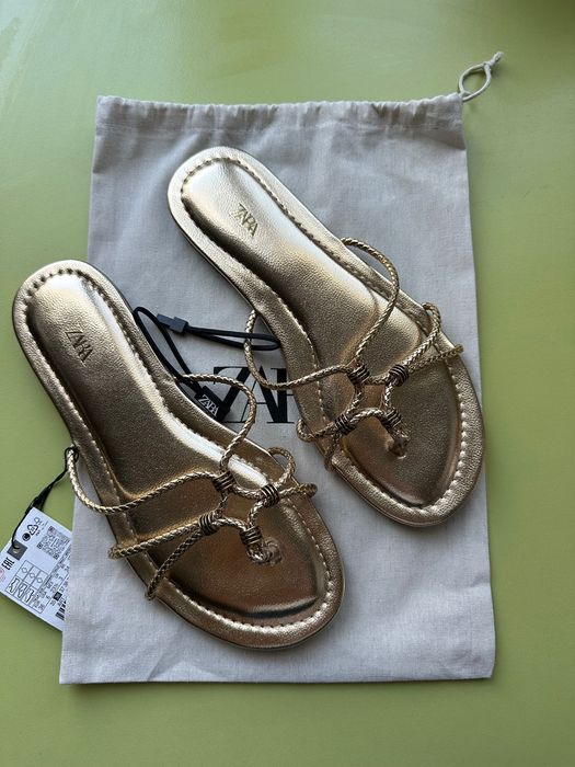 Чехли на ZARA с етикет