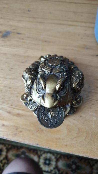 Сувенир лягушка с монетой