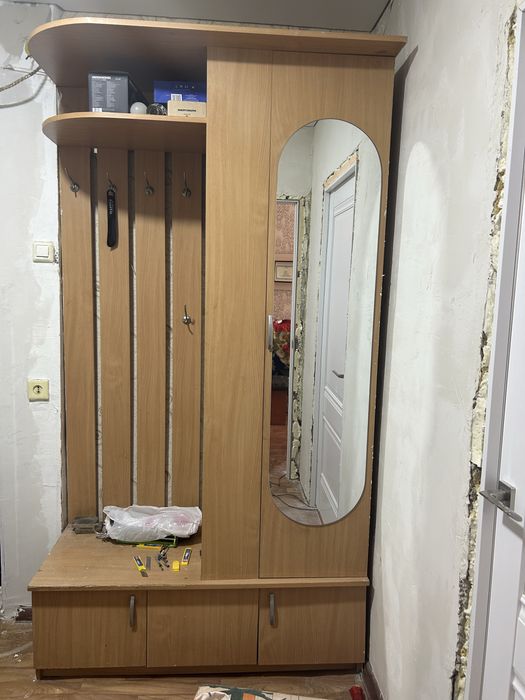 Платяной шкаф в прихожую
