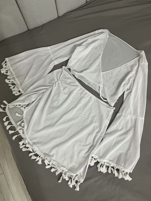 Продам купальник женский белый и черный
