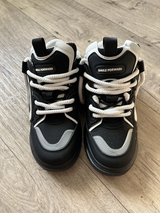 Продам кроссовки