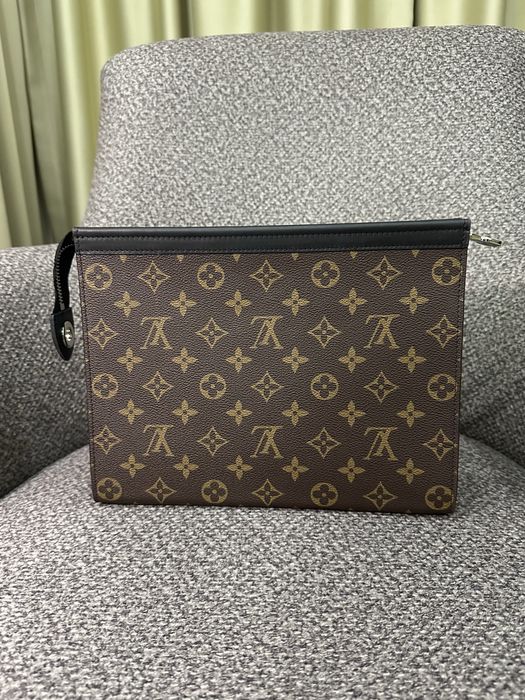 КАТО ЧИСТО НОВ Louis Vuitton Clutch