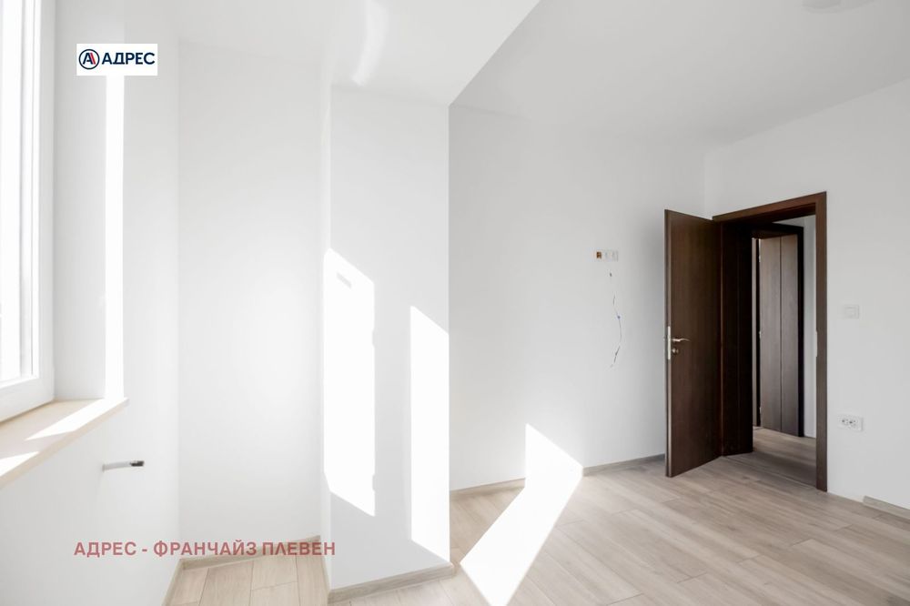 Продава се Тристаен апартамент в Плевен, Идеален център - 66 кв.м за 2122 €/кв.м - Снимка #1