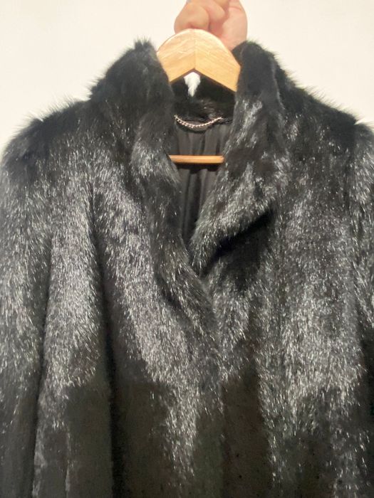 Haina lunga din blana de nutrie neagra