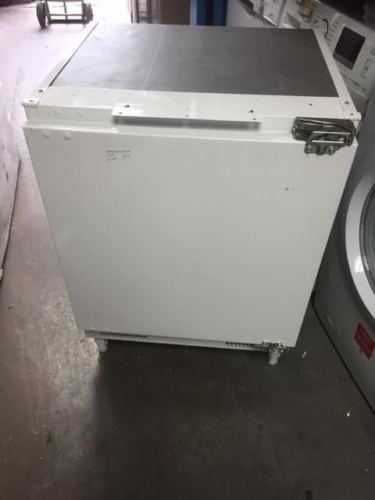 Нови! Хладилници за вграждане Candy и  ESSENTIALS (CE)