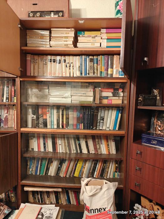 Продавам книги по договаряне
