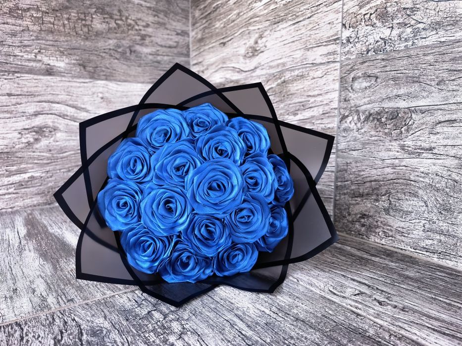 Букети от сатенени рози