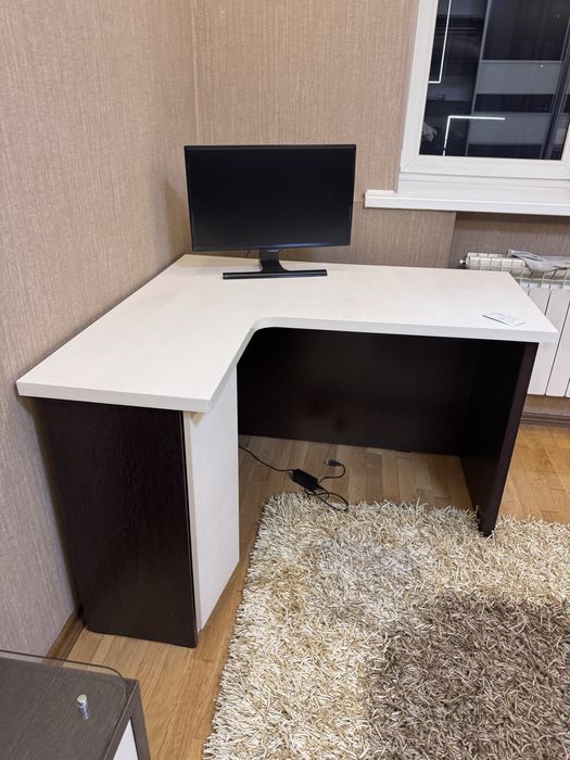 Компьютерный стол с тумбой