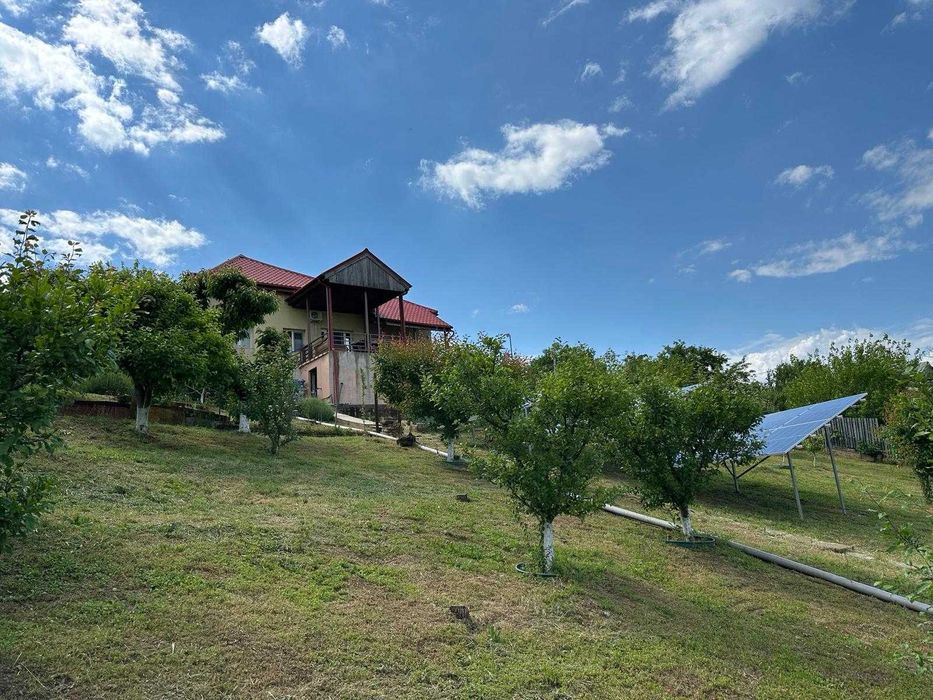 Casă cu ieșire la lac | 2.453 mp teren | Panouri fotovoltaice 9 kW, sat Naipu judet Giurgiu