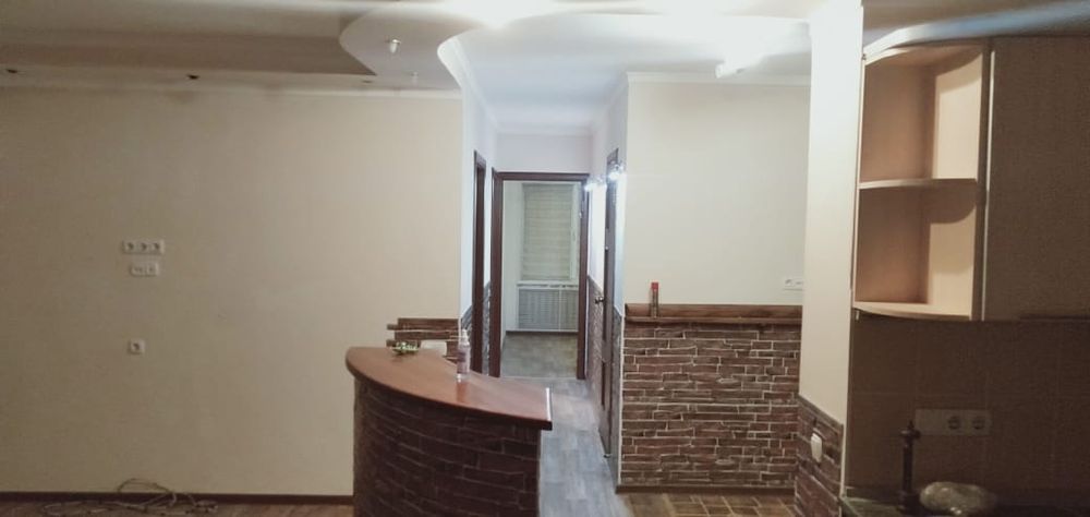 Продаю 4 комнатную квартиру