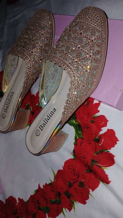 Женская обувь 37 размер