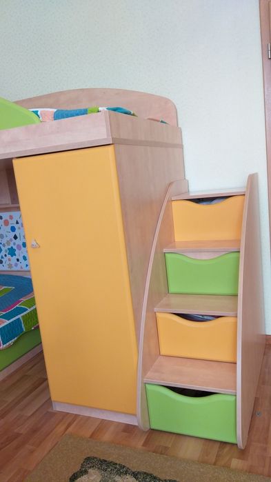 Двухярусная кровать детская.