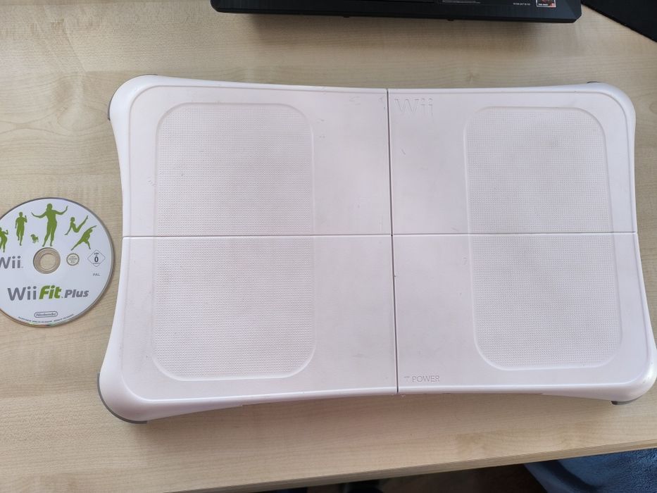 Nintendo Wii fit board+Wii fit Plus