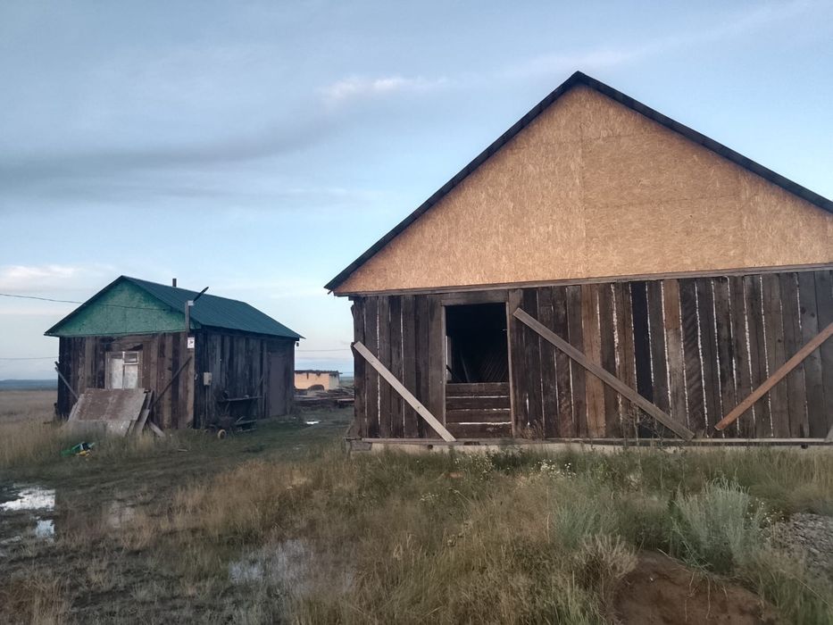 Продам недостроенный дом с времянкой