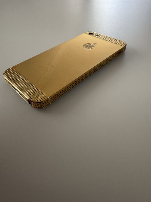 Продавам iPhone 5 - Gold & Co. London 24Kt Gold UAE Limited Edition № 075/250