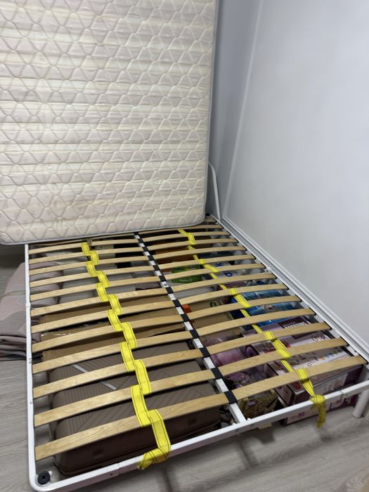 Кровать с матрасом