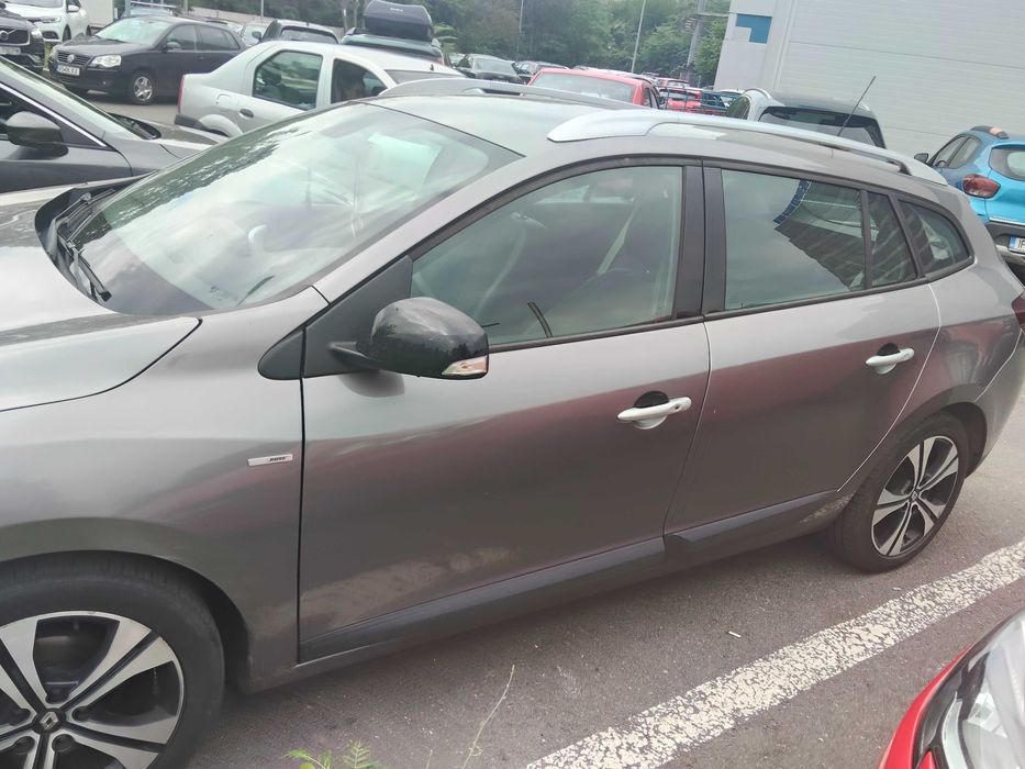 Mașina Reno Megan 2011 al doilea proprietar ofer acte la zi preț 3500euro