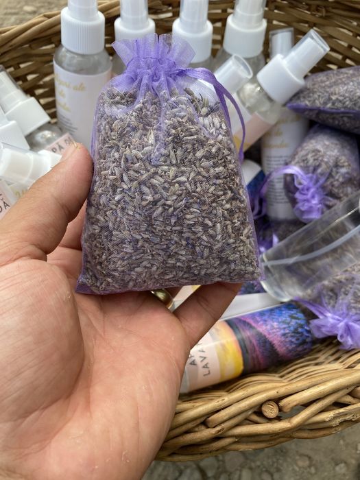Vand săculeți de lavanda și apa de lavanda