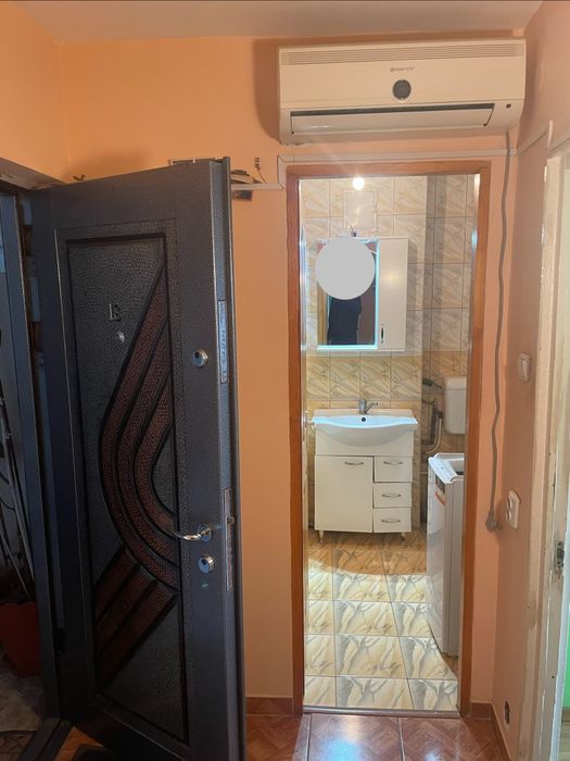 Vand apartament 2 camere.