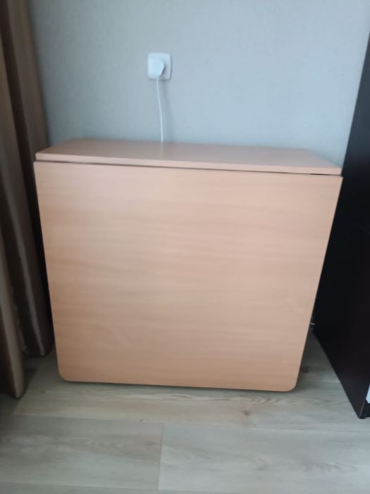 Продам стол книжку