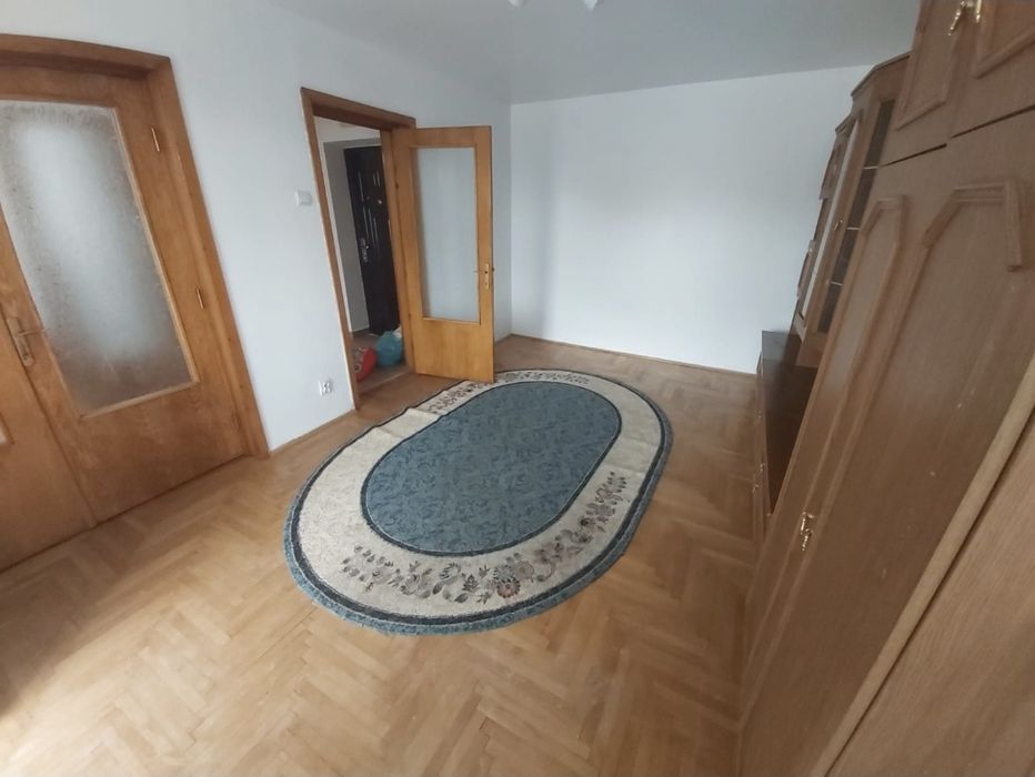 Închiriez apartament 2 camere DOROHOI ZONA CENTRALA