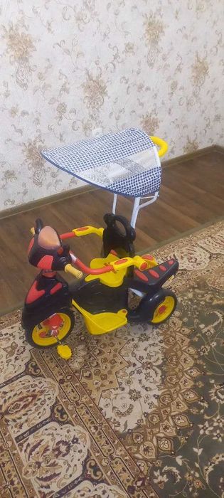 детский велосипед-коляска (трёхколёсный с ручкой)